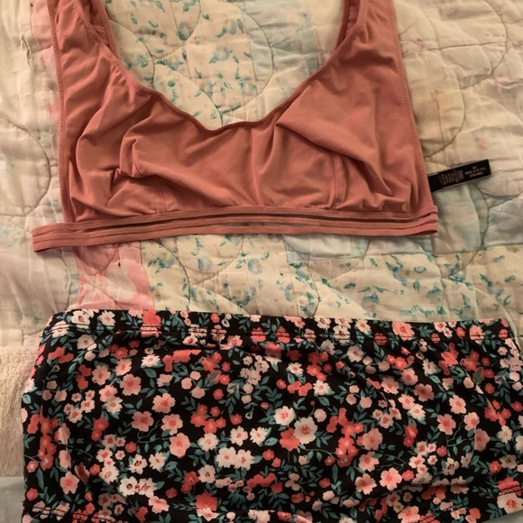 Bundle of Victoria’s Secret Bralettes.One blush bralette. One strapless floral! - Picture 10 of 10